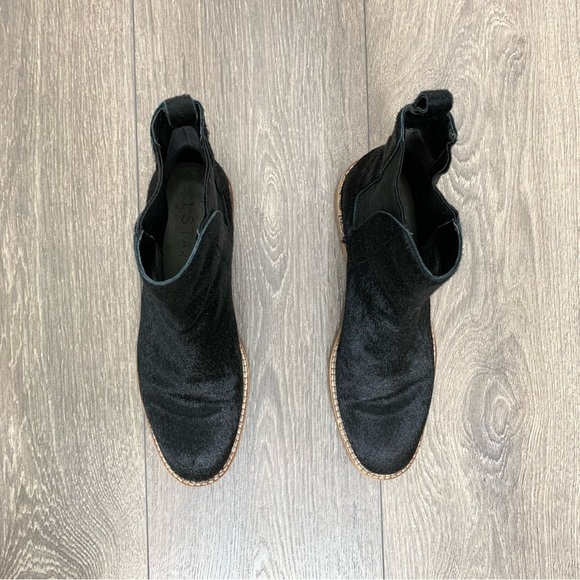 1. State Women’s Chelsea Boots Pony Hair Black Pull on Round toe Booties Size 6 - Picture 7 of 16